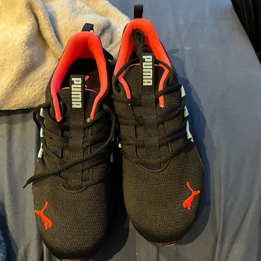 Puma tennis shoes